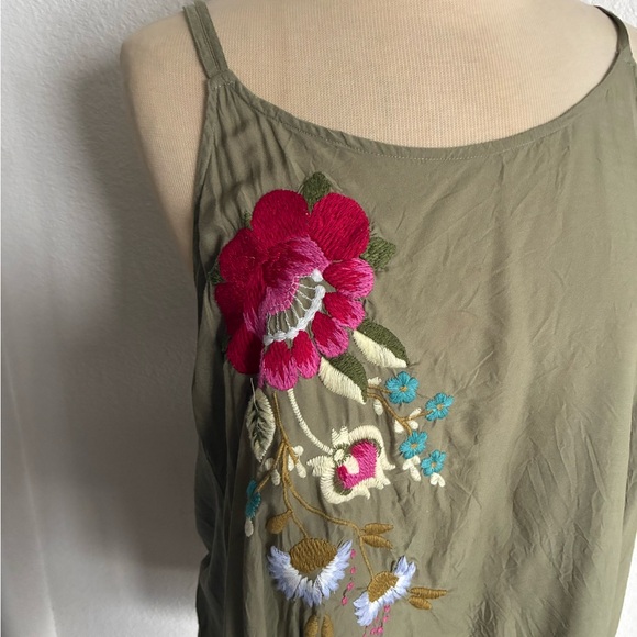❤️$15 Akemi & Kin green tank - Picture 5 of 7